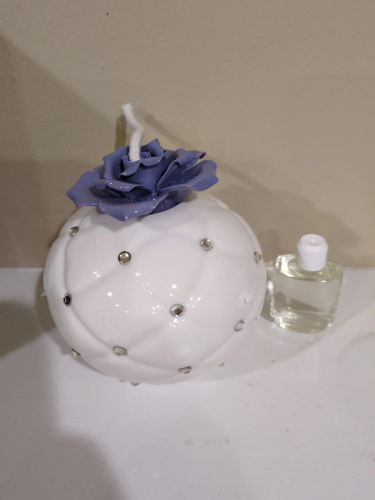 Luxury Debora Carlucci Bone China Diffuser Set – White / Peach Home Décor