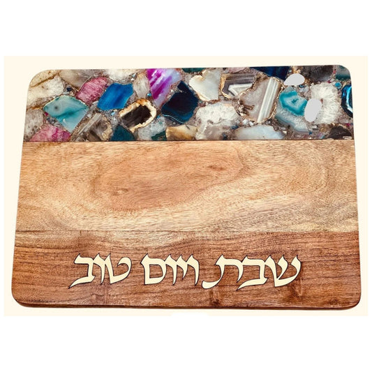Wood challah board with natural grain and colorful agate top border featuring “Shabbat V’Yom Tov” design - AFH Bargains